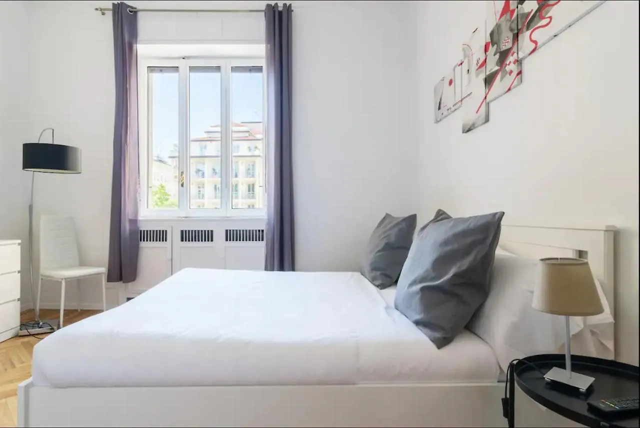 Luxury 4 Bedrooms Apartments Close To Duomo Milan 0*,