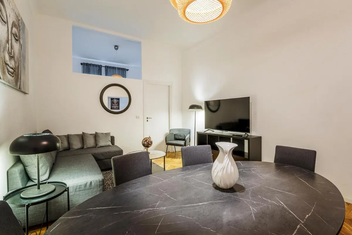Luxury 4 Bedrooms Apartments Close To Duomo Milan