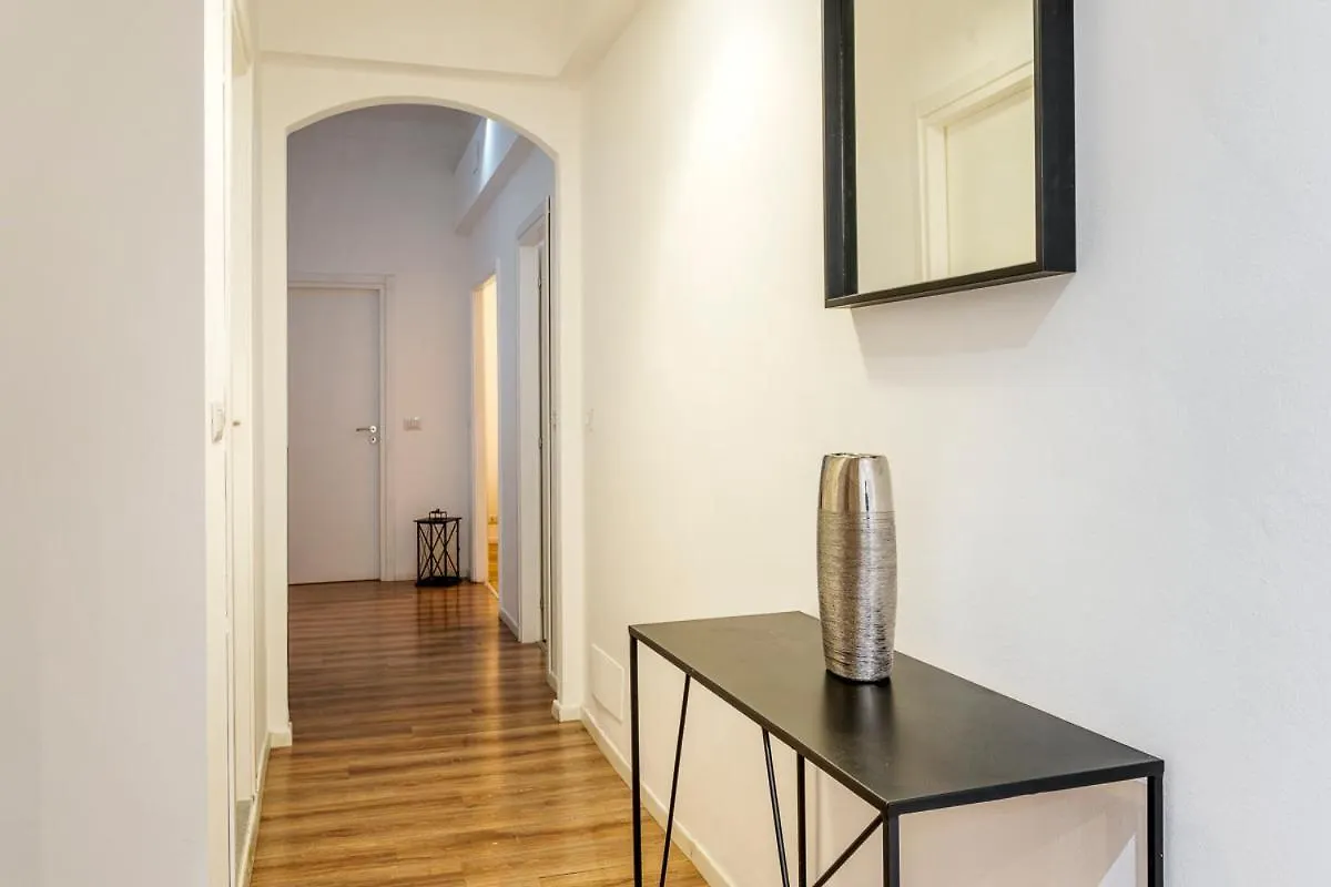 Luxury 4 Bedrooms Apartments Close To Duomo Milan