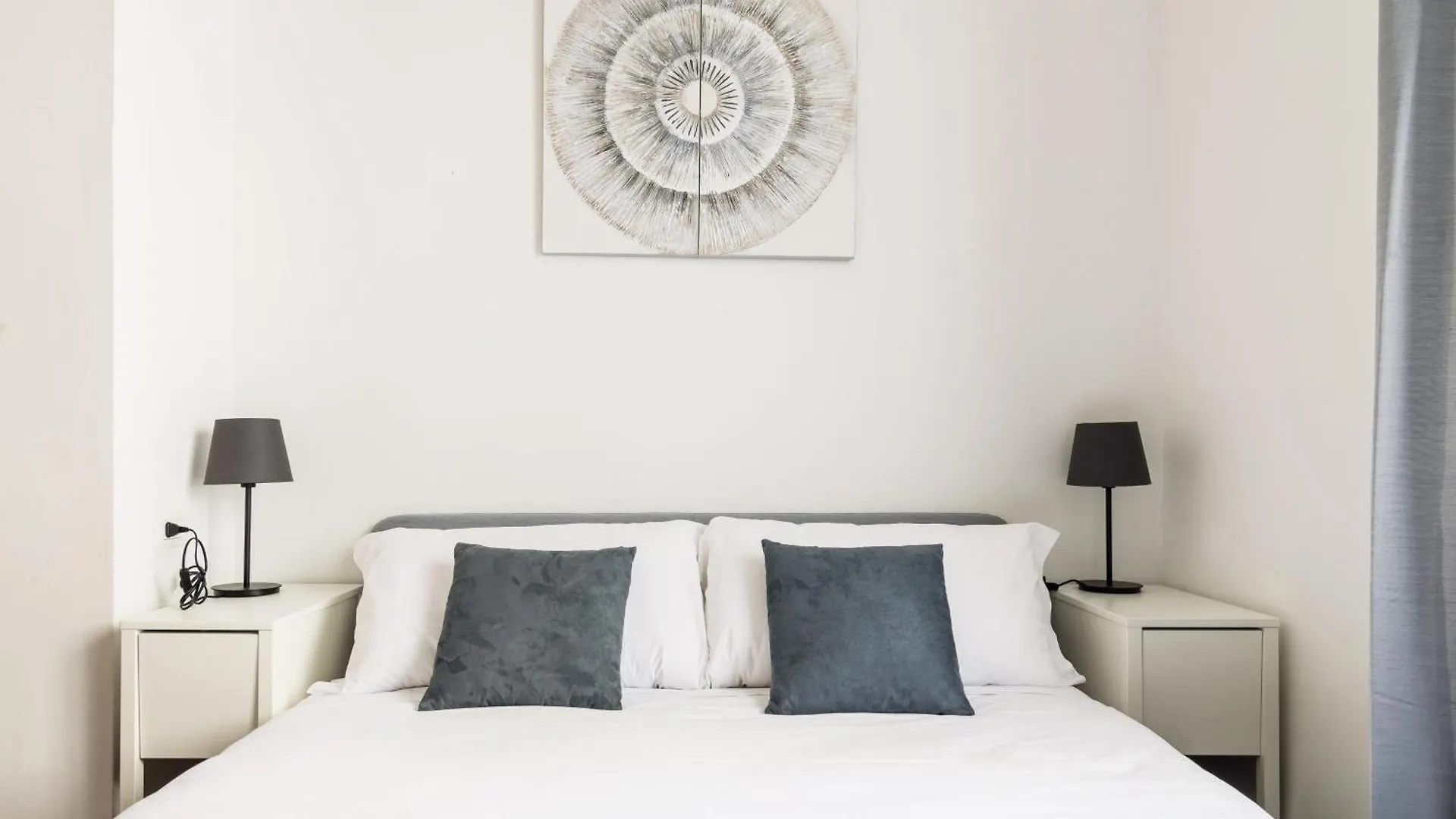 Luxury 4 Bedrooms Apartments Close To Duomo Milan 0*,  Italie