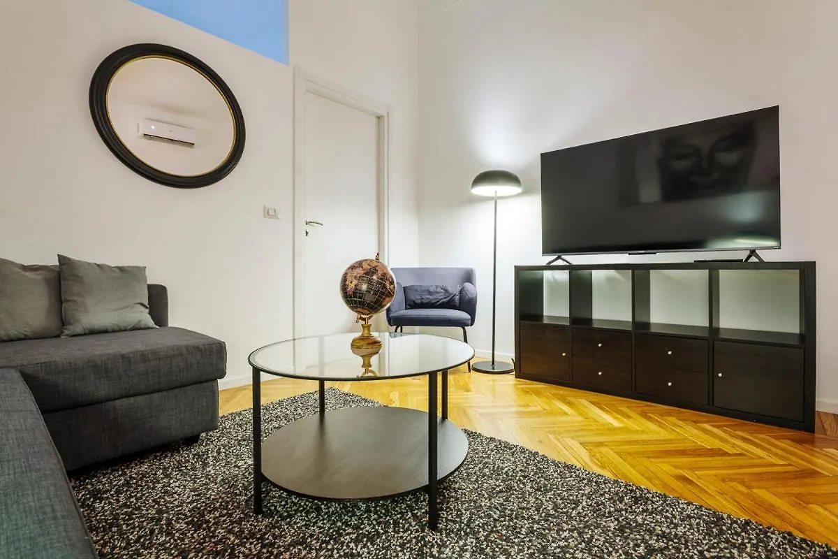 Luxury 4 Bedrooms Apartments Close To Duomo Milan