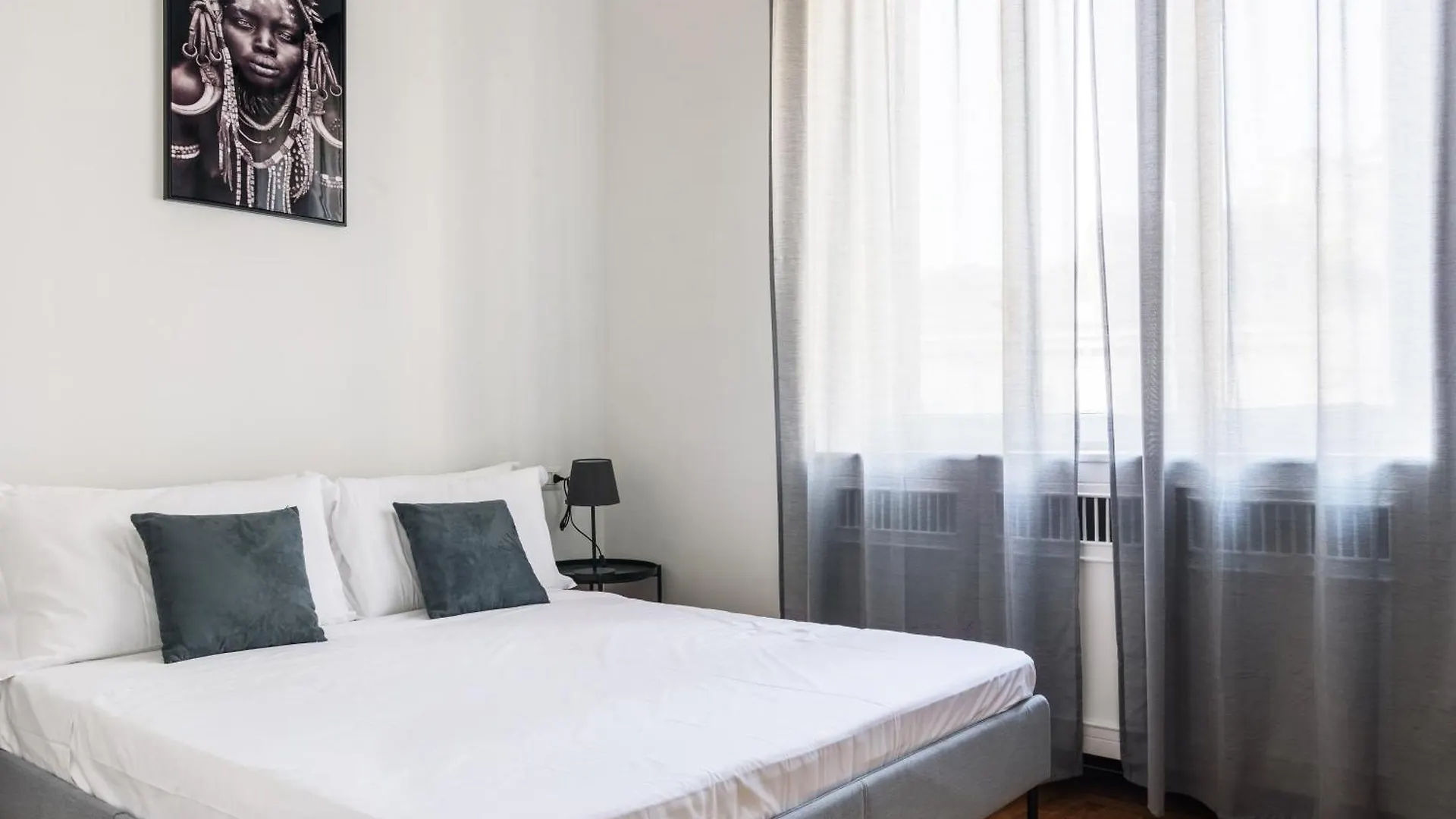 Luxury 4 Bedrooms Apartments Close To Duomo Milan 0*,  Italie