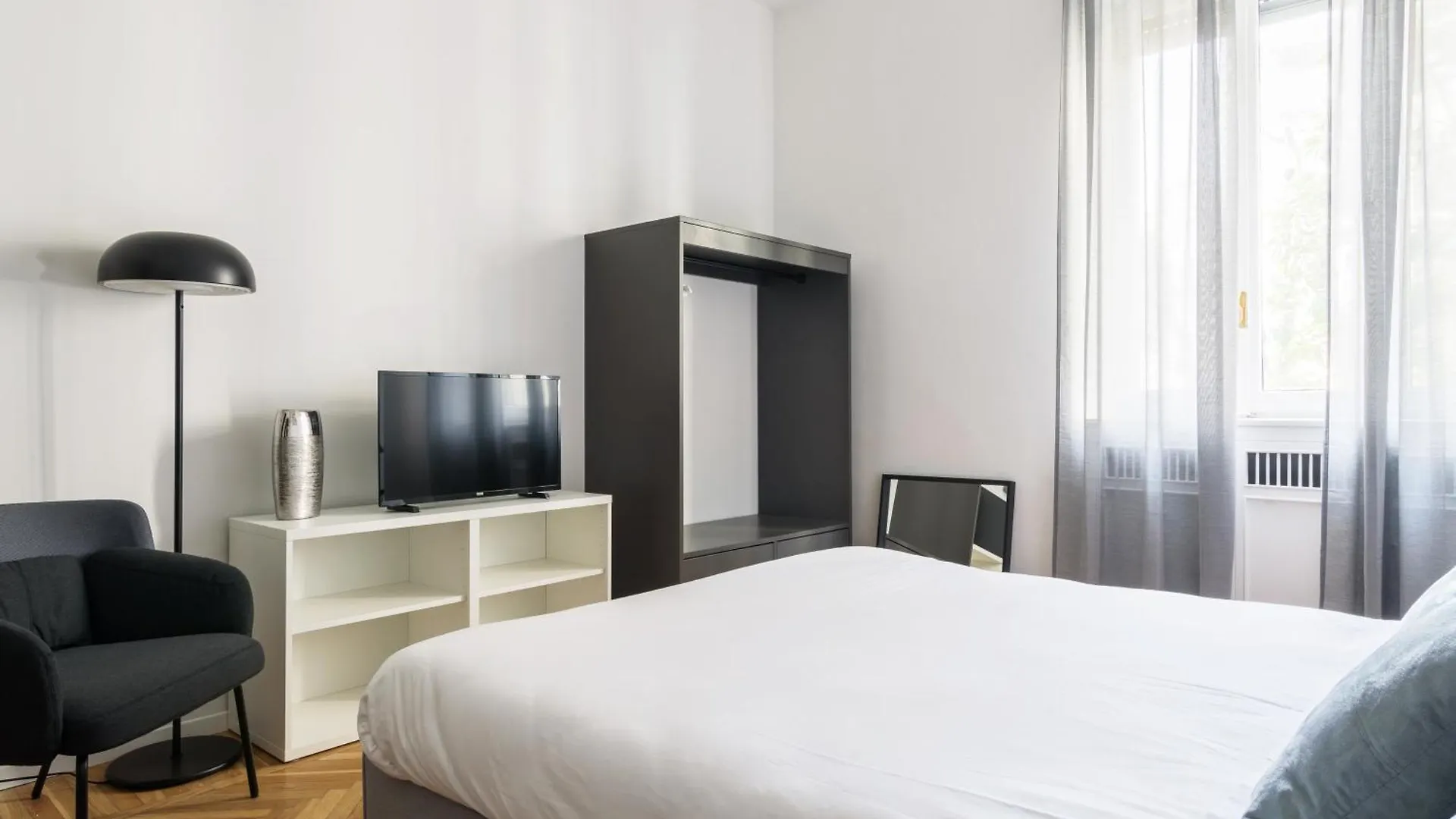 Luxury 4 Bedrooms Apartments Close To Duomo Milan